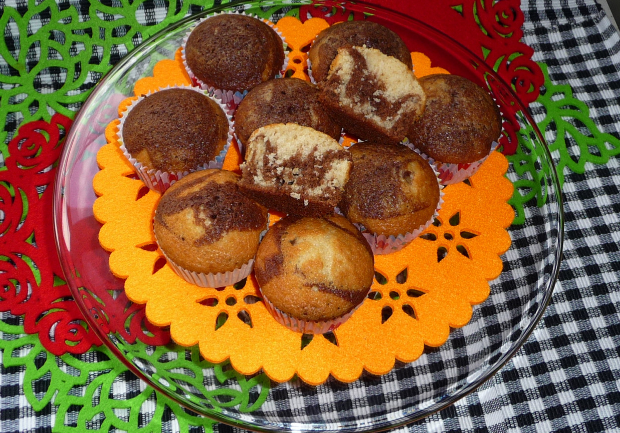 Łaciate muffiny z colą  foto