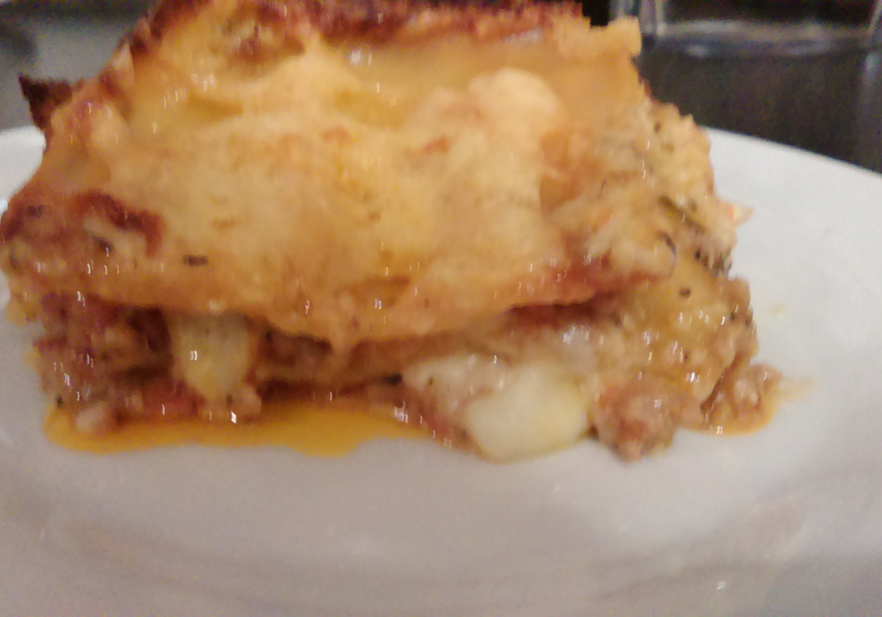 Lasagne bolognese .  foto