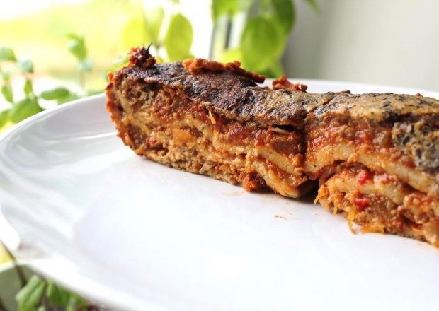 Fotografia przedstawiająca Lasagne pomidorowo-mięsno-warzywna