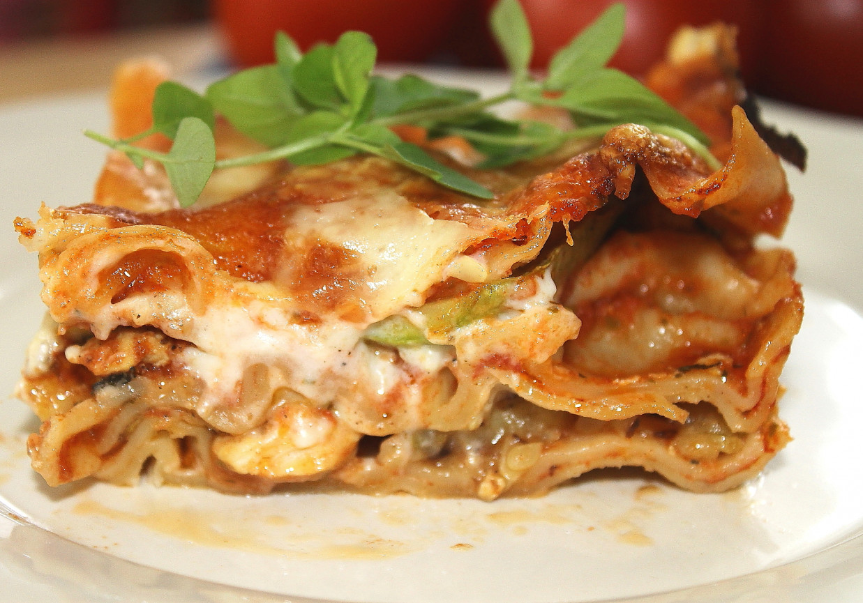 Lasagne z cukinią i kurczakiem zapiekana w dwóch sosach foto