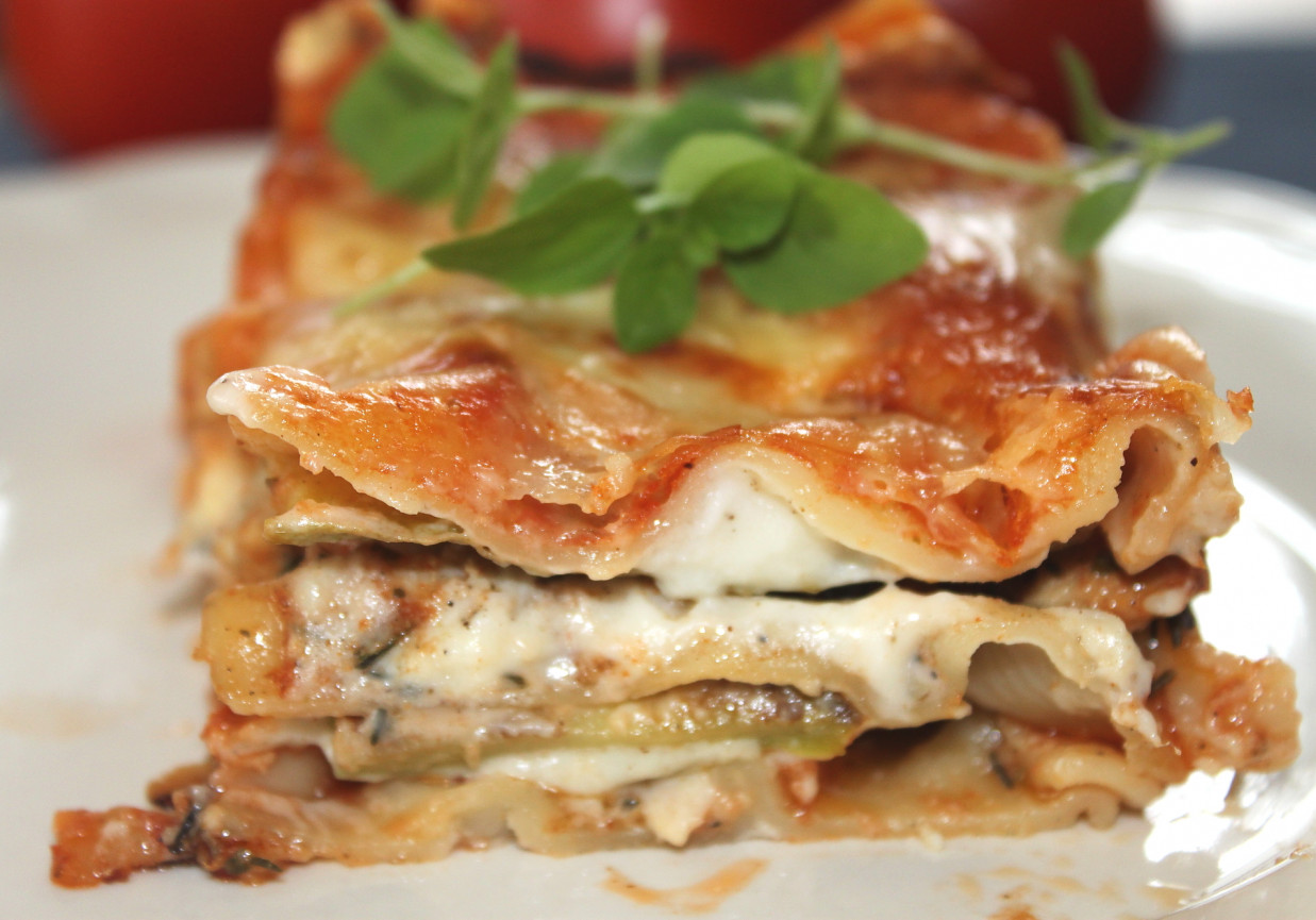 Lasagne z cukinią i kurczakiem zapiekana w dwóch sosach foto