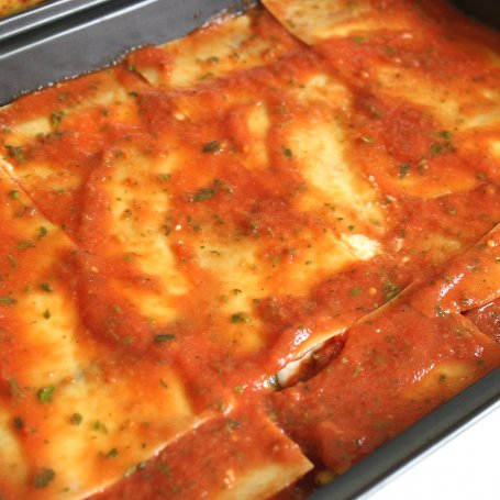 Krok 7 - Lasagne z cukinią i kurczakiem zapiekana w dwóch sosach foto