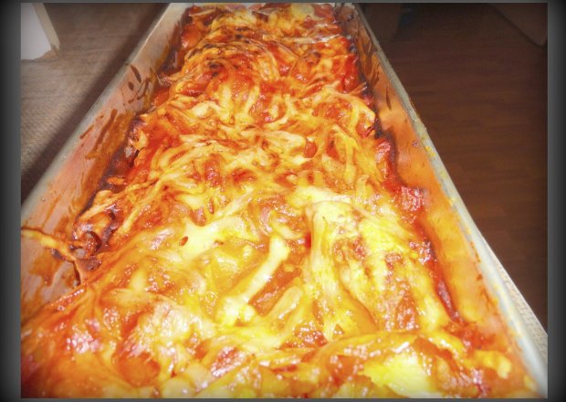 Fotografia przedstawiająca Lasagne z filetem kurczaka, warzywami w trzech serach