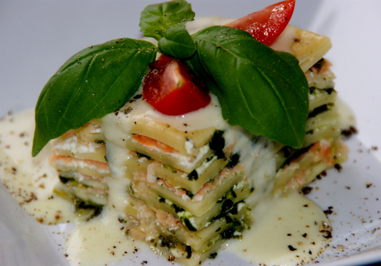Lasagne z łososiem,szpinakiem i serem ricotta. foto