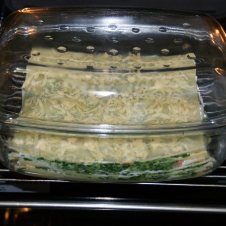 Krok 6 - Lasagne z łososiem,szpinakiem i serem ricotta. foto