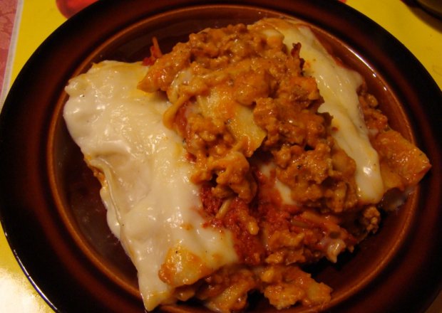 Fotografia przedstawiająca lasagne z mielonym mięsem  po wenecku