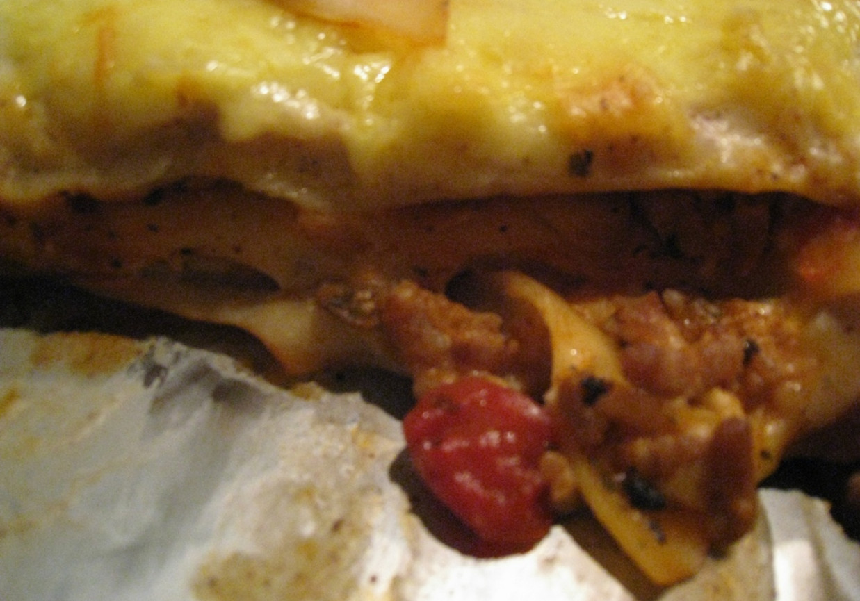 lasagne z mięsem i pomidorami foto
