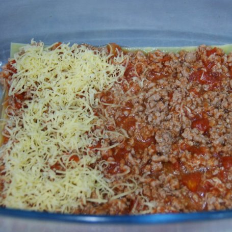 Krok 3 - Lasagne z mięsem mielonym i pomidorami. foto