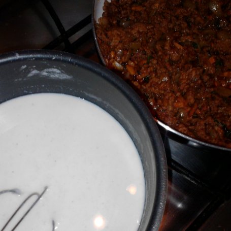 Krok 3 - Lasagne z mięsem mielonym i sosem beszamelowym foto