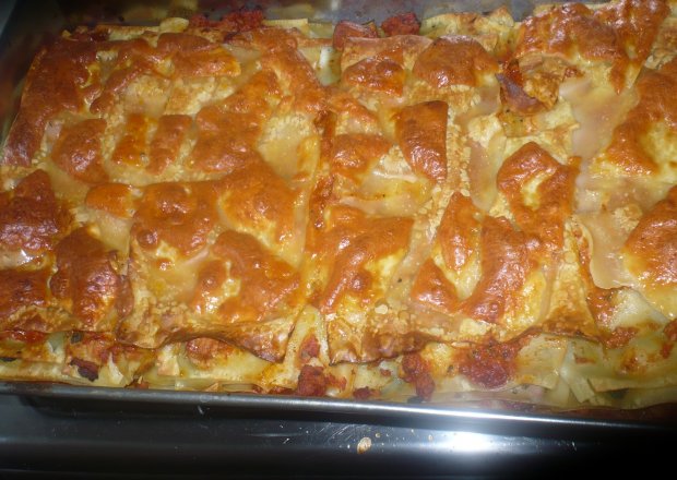 Fotografia przedstawiająca lasagne z mięsem mielonym