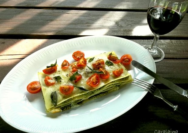 Fotografia przedstawiająca "lasagne" z pesto z rukoli