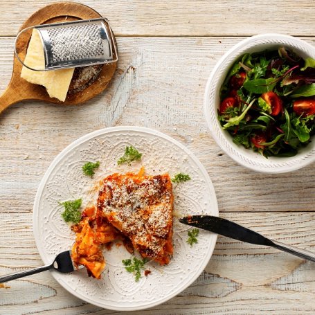 Krok 5 - Lasagne z sezonową sałatą z oliwą z oliwek foto