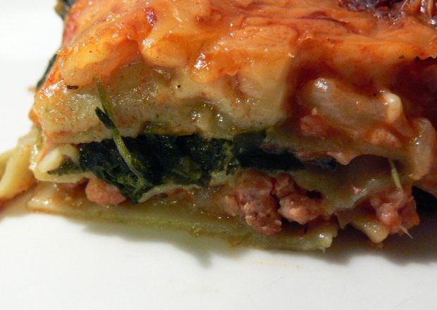 Fotografia przedstawiająca Lasagne ze szpinakiem i mięsem na szybko