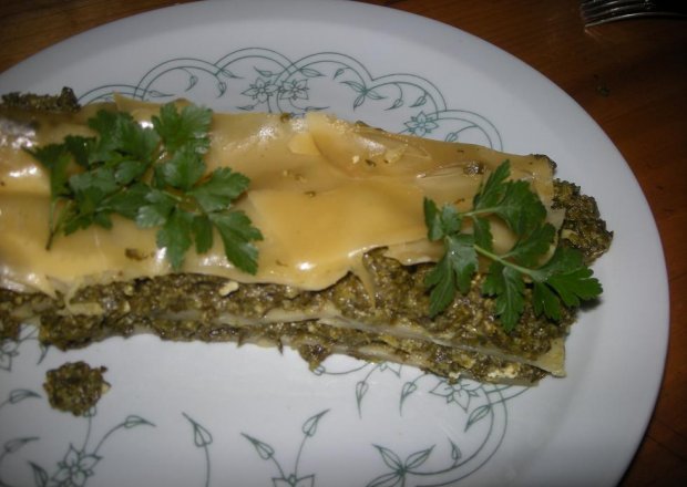 Fotografia przedstawiająca Lasagne ze szpinakiem i serem feta
