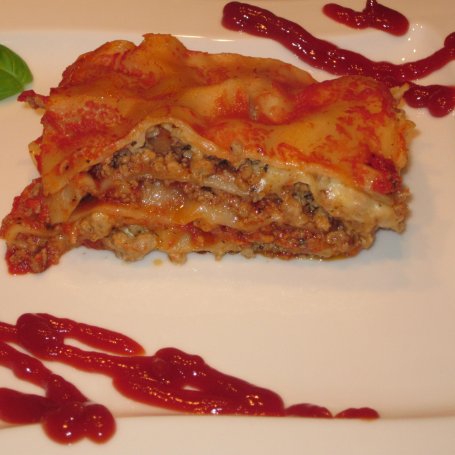 Krok 3 - Lasgne z mięsem i sosem beszamelowym w pomidorowym soku foto