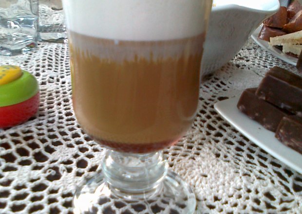 Fotografia przedstawiająca latte macchiato