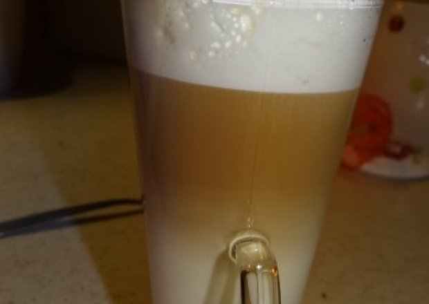 Fotografia przedstawiająca latte piernikowo- migdałowe