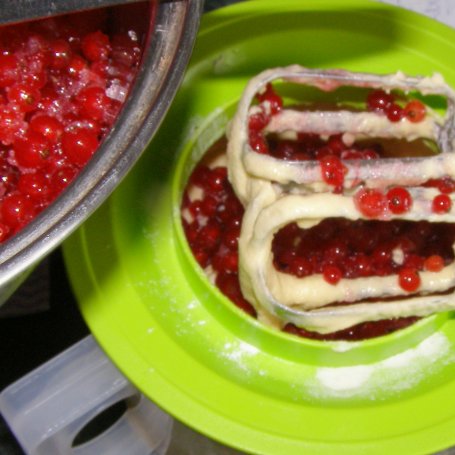 Krok 3 - łatwe i smaczne ciasto ucierane z porzeczkami... foto