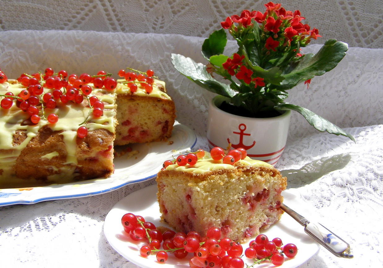 łatwe i smaczne ciasto ucierane z porzeczkami... foto