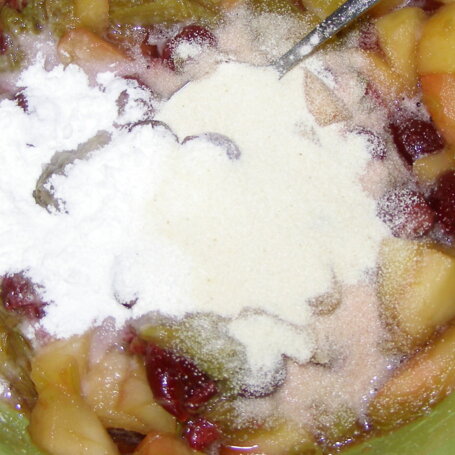 Krok 1 - Łatwe "leniwe" ciasto drożdżowe z owocami z kompotu i kruszonką foto
