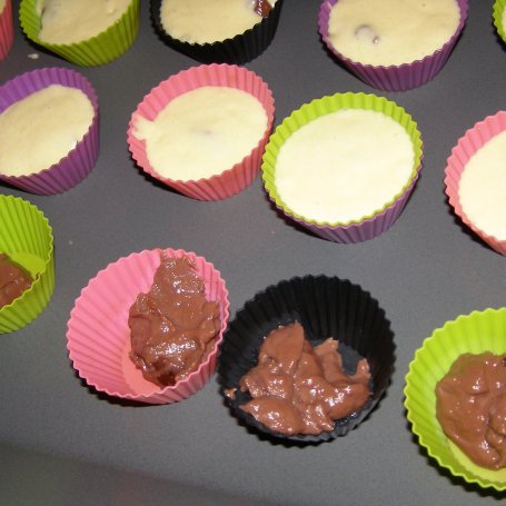 Krok 3 - łatwe, smaczne z budyniem czekoladowym muffinki.. foto