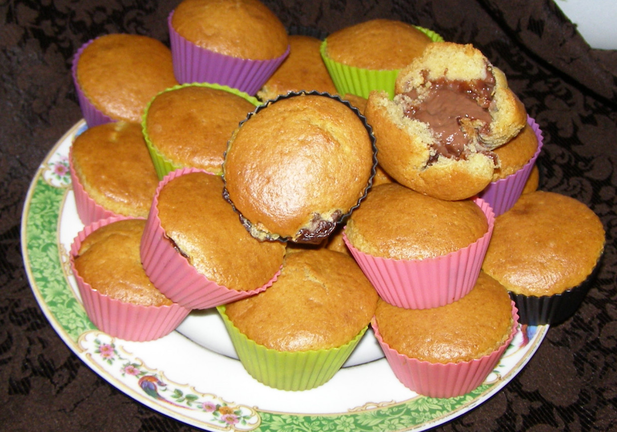 łatwe, smaczne z budyniem czekoladowym muffinki.. foto