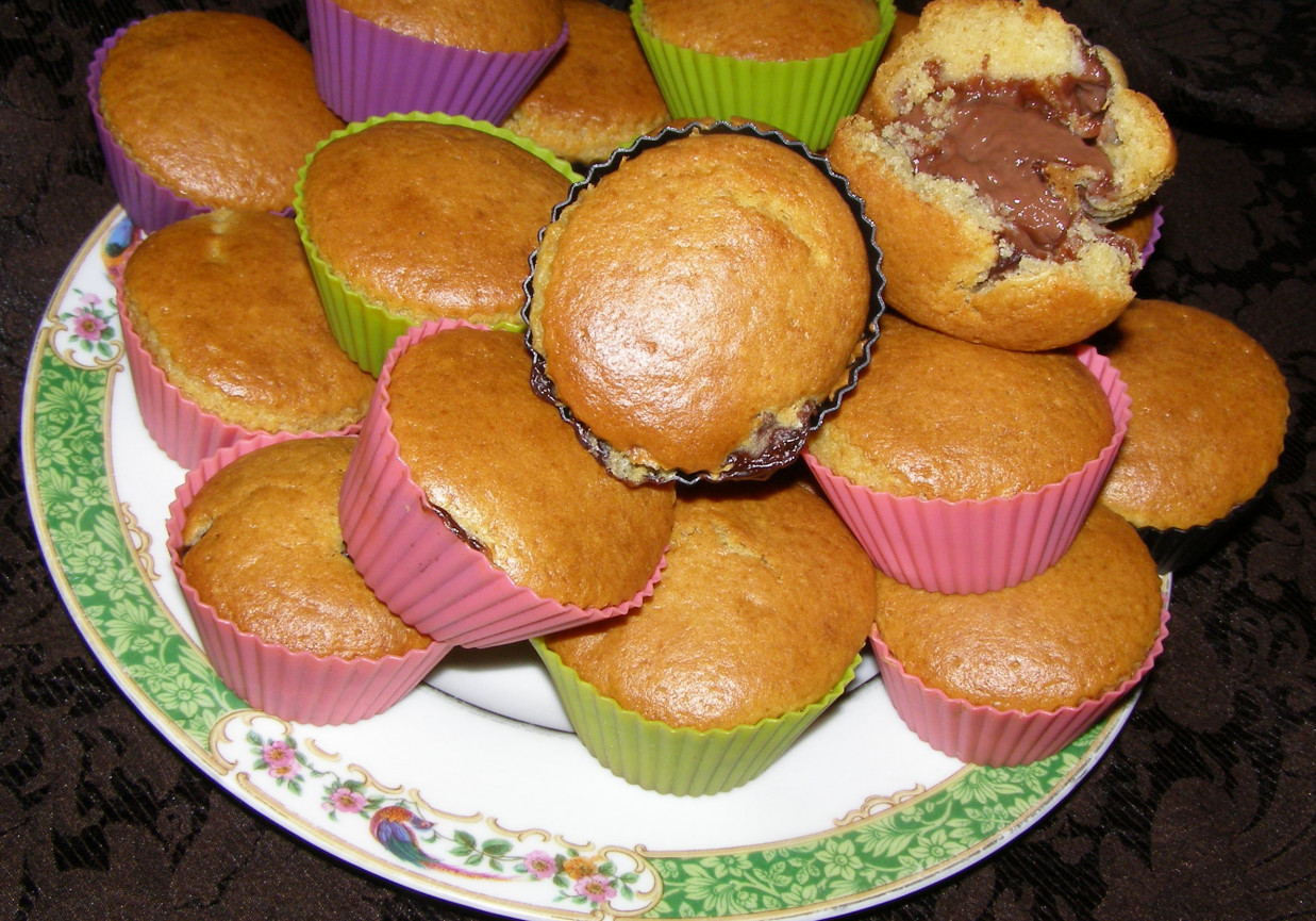 łatwe, smaczne z budyniem czekoladowym muffinki.. foto