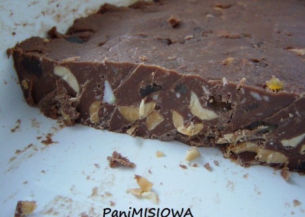 Fotografia przedstawiająca Łatwy BLOK CZEKOLADOWY z czekolady mlecznej