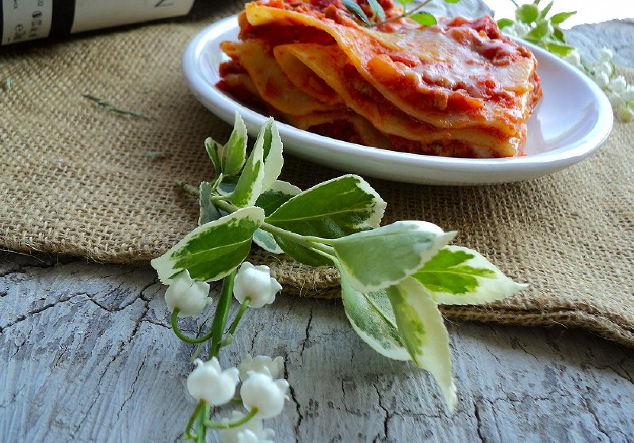Lazania z sosem pomidorowo-paprykowym  foto