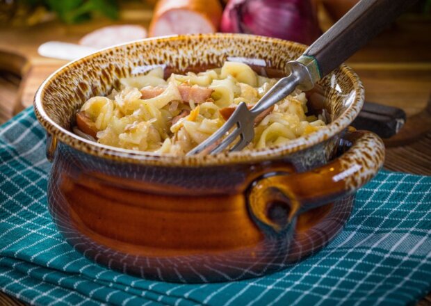 Fotografia przedstawiająca Łazanki z boczkiem i białą kapustką