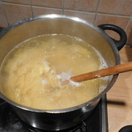 Krok 5 - Łazanki z pieczarkami i kapustą foto