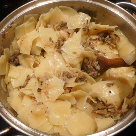 Krok 6 - Łazanki z pieczarkami i kapustą foto
