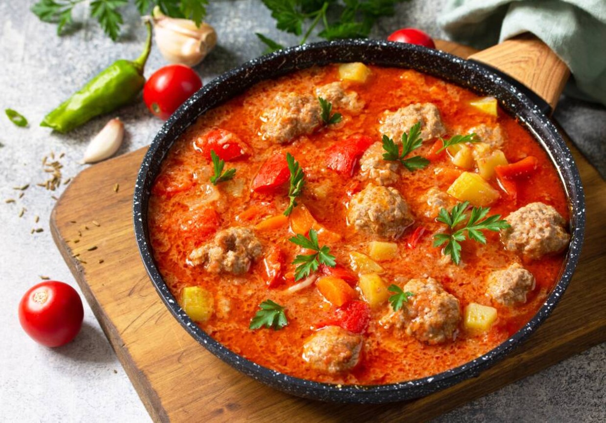 Leczo z klopsikami foto