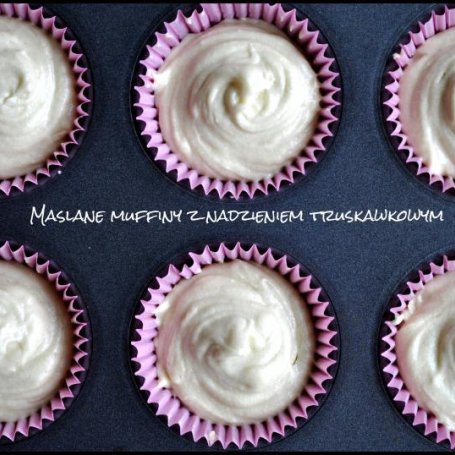 Krok 2 - Legalna blondynka, czyli maślane muffiny z różowym lukrem foto