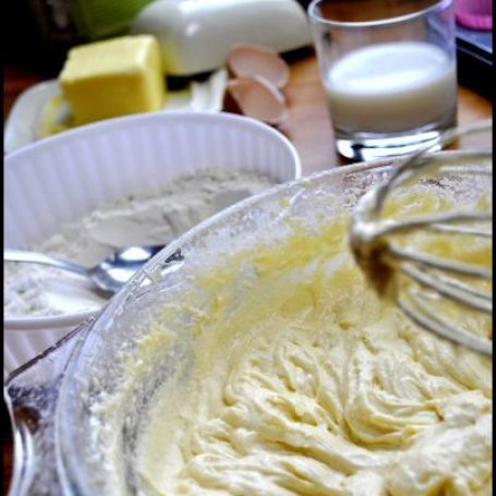 Krok 1 - Legalna blondynka, czyli maślane muffiny z różowym lukrem foto
