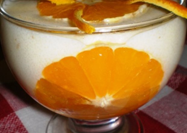 Fotografia przedstawiająca Legumina z kaszy manny i pomarańczy
