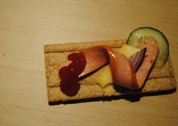 Fotografia przedstawiająca lekka kanapka dla dziecka