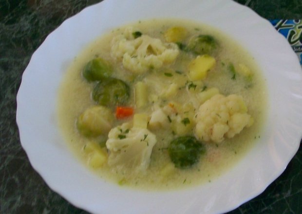 Fotografia przedstawiająca Lekka letnia zupa