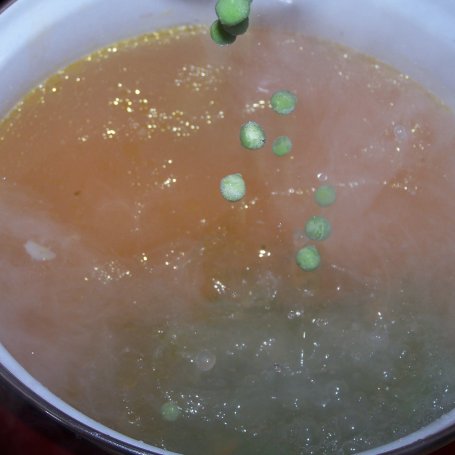 Krok 4 - Lekka, ryżowa, czyli zupa groszkowa :) foto