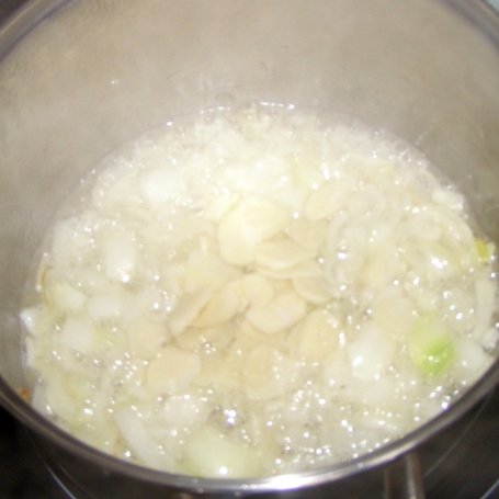 Krok 2 - lekka warzywna zupa na maśle... foto