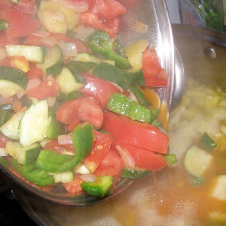 Krok 4 - lekka warzywna zupa na maśle... foto