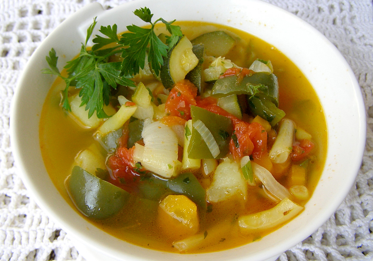 lekka warzywna zupa na maśle... foto