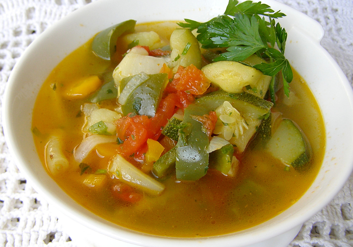 lekka warzywna zupa na maśle... foto