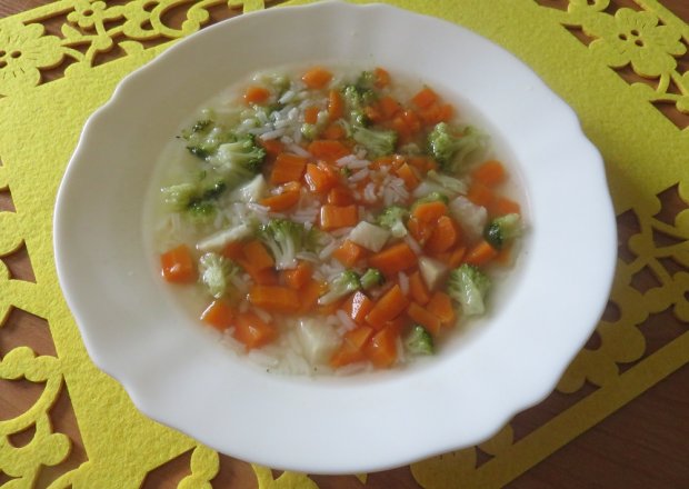 Fotografia przedstawiająca Lekka zupa codzienna