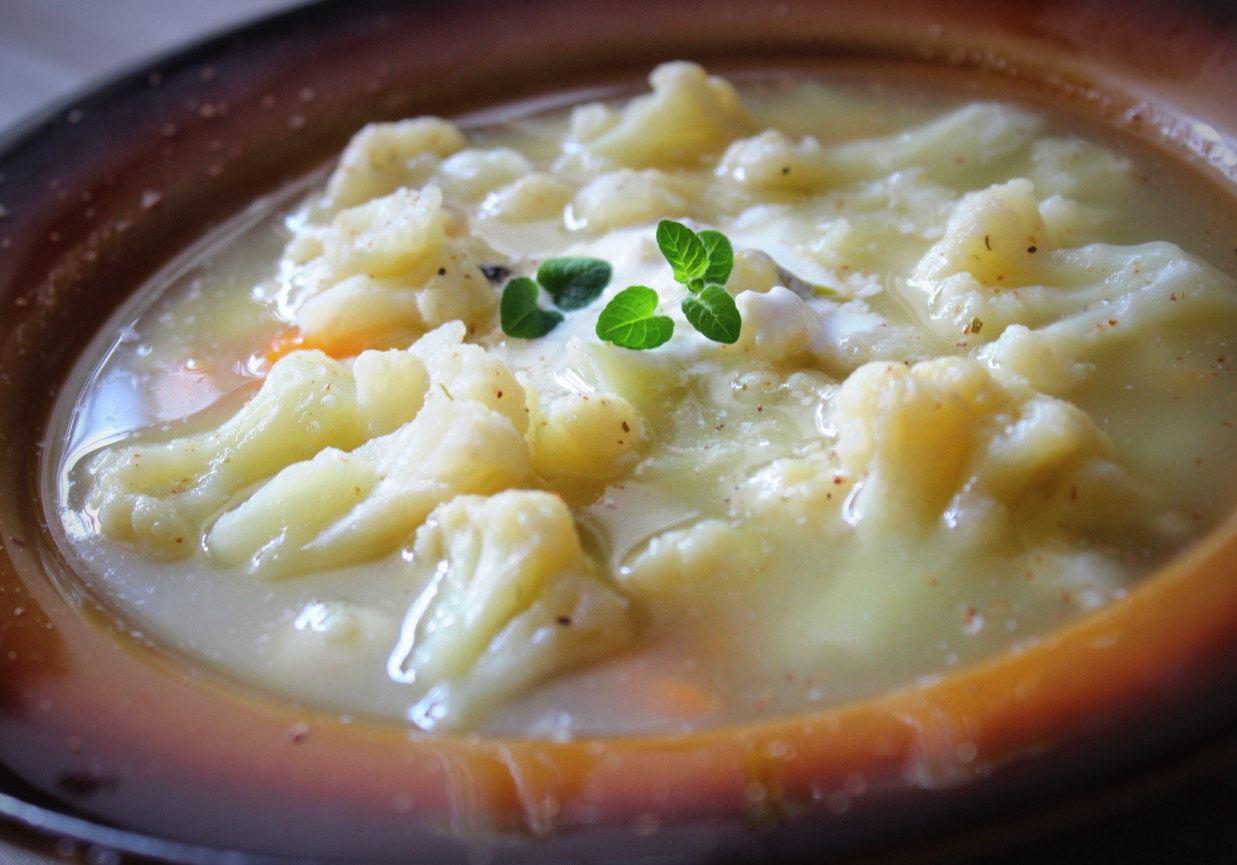 Lekka zupa kalafiorowa z gałką muszkatołową foto