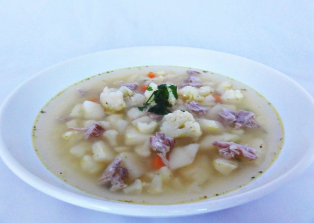 Fotografia przedstawiająca Lekka zupa kalafiorowa