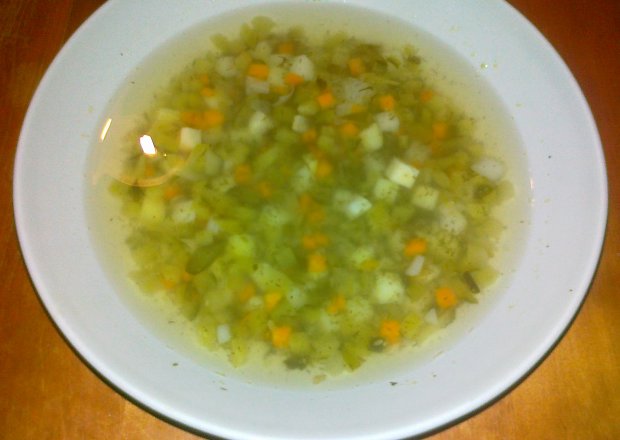 Fotografia przedstawiająca Lekka zupa ogórkowa