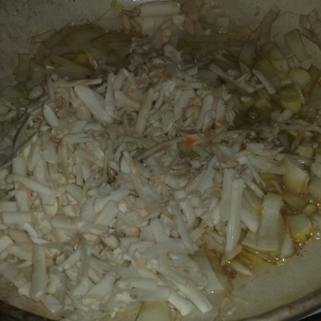 Krok 1 - lekka zupa pieczarkowa z kiełkami foto