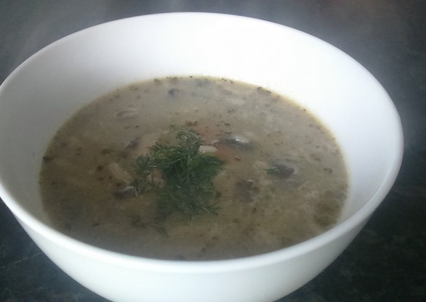 Fotografia przedstawiająca Lekka zupa pieczarkowa
