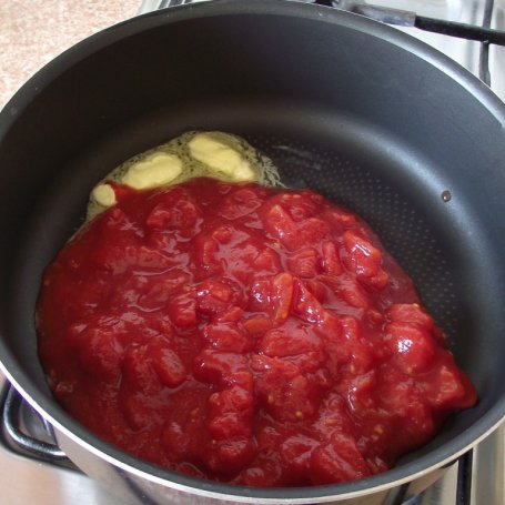 Krok 1 - Lekka zupa pomidorowa z duszonych warzyw foto